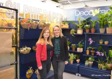 Kahra Kuchcicka and Louise Musquetier with Decowraps, which among others highlighted its newest packing solution: Silphie Paper, meaning paper made of siphie fibers